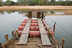 Pontonbr&uuml;cke &uuml;ber den Luangwa