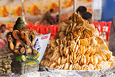 Shiva mit vielen K&ouml;stlichkeiten