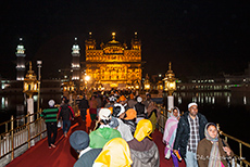 Allerhand los auf der Gurus-Br&uuml;cke, Amritsar