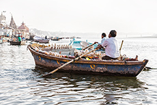 H&auml;ndler auf dem Ganges, Varanasi