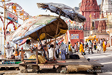 Heilige M&auml;nner an den Ghats, Varanasi
