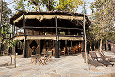 Rezeption, Fr&uuml;hst&uuml;cksraum und Bar im Tree House Hideaway