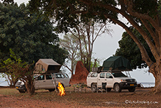 das Feuer brennt schon auf unserer Campsite