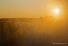 viel Gischt und wenig Wasserfall