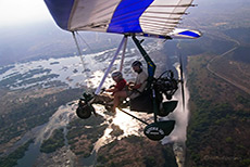 Chris im Microlight &uuml;ber den  Vicfalls