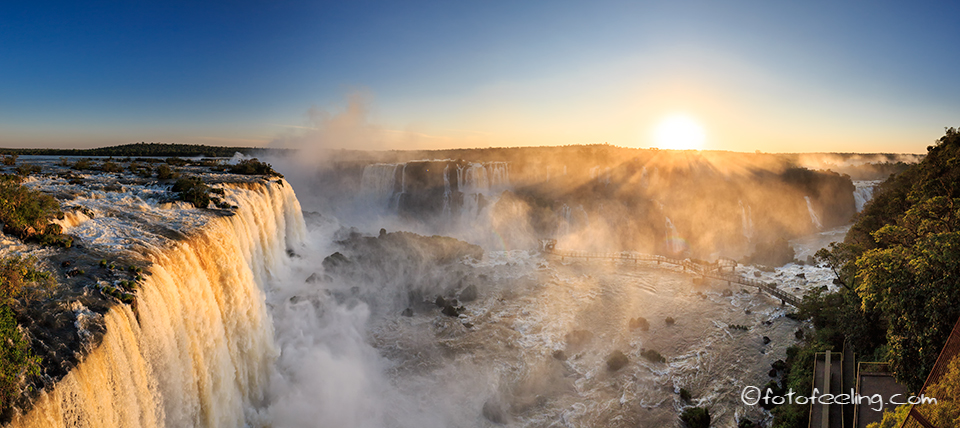 Sonnenuntergang &uuml;ber den Iguaz&uacute;-Wasserf&auml;llen, Iguaz&uacute; Nationalpark, Brasilianische Seite