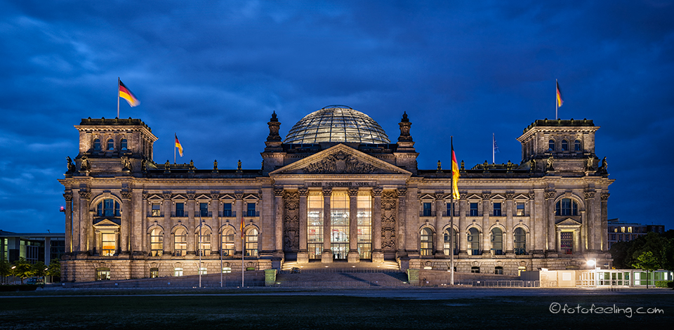 Reichtagsgeb&auml;ude mit der Reichtagskuppel, Berlin