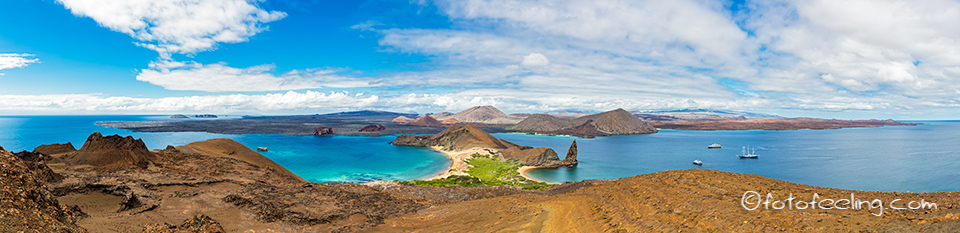 Aussicht auf dem Pinnacle Rock (Pin&aacute;culo) und Insel Santiago - Sullivan Bay, Insel Bartolom&eacute;, Galapagos Inseln, Ecuador