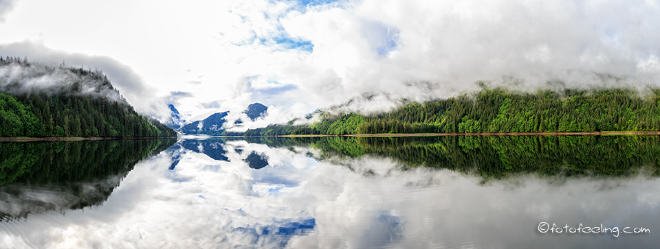 Morgenstimmung im Khutzeymateen Provincial Park  (Khutzeymateen / K&rsquo;tzim-a-deen Grizzly Sanctuary), Kanada