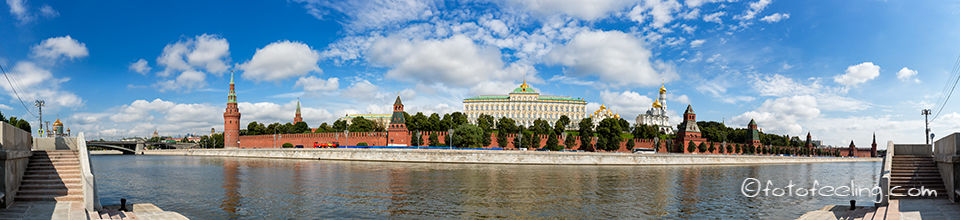 S&uuml;dlicher Kremlmauer-Abschnitt an der Moskwa - Gro&szlig;er Kremlpalast, Erzengel-Michael-Kathedrale, 
 Maria-Verk&uuml;ndigungs-Kathedrale, Glockenturm Iwan der Gro&szlig;e - Moskau - Russland